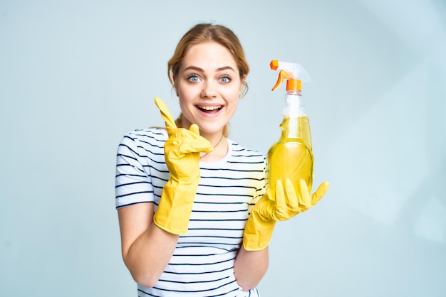 Gants en caoutchouc de style de vie de femme de nettoyage photo de haute qualité