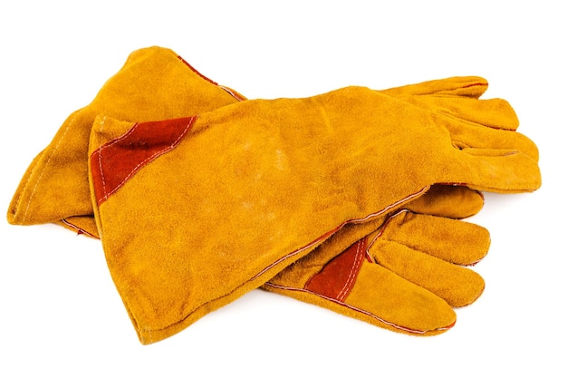 Gants en cuir pour soudeurs, isolés sur fond blanc. Accessoires de soudeur.