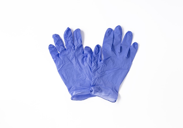 Photo gants de médecine bleus isolés sur une surface blanche