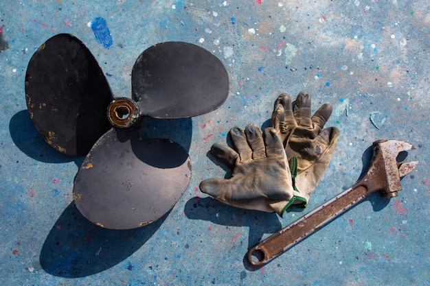 gants et outils de réparation pour l&#39;amélioration des hélices de bateaux