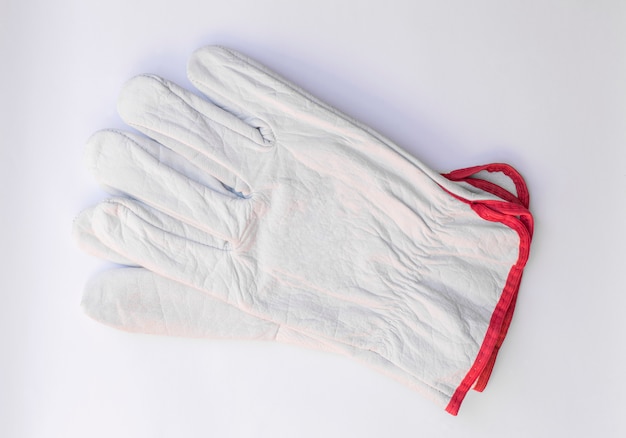 Gants de travail en cuir sur un blanc