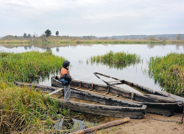 Le garçon et le bateau