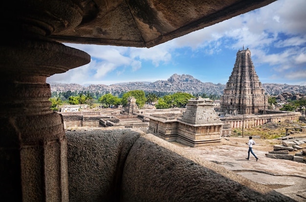 Garçon indien à Hampi