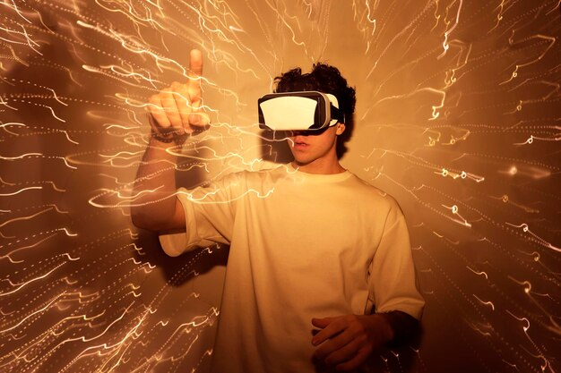 Garçon avec des lunettes et des lumières de réalité virtuelle