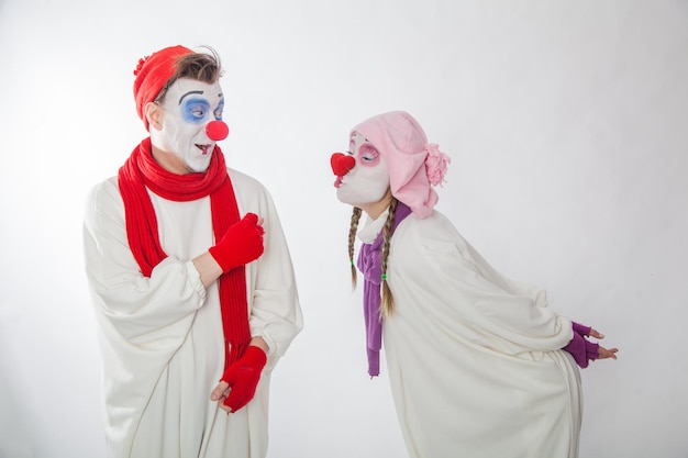 Garçon mime et fille mime Amour non partagé