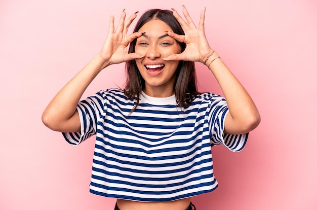 garder les yeux ouverts pour trouver une opportunité de succès