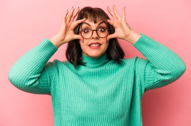 garder les yeux ouverts pour trouver une opportunité de succès