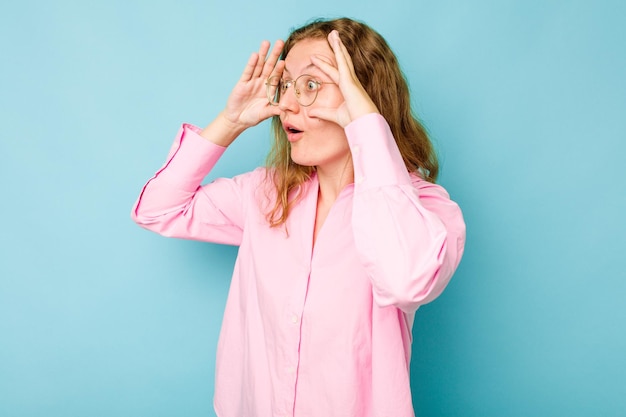 garder les yeux ouverts pour trouver une opportunité de succès