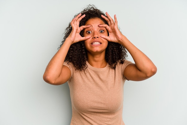 garder les yeux ouverts pour trouver une opportunité de succès