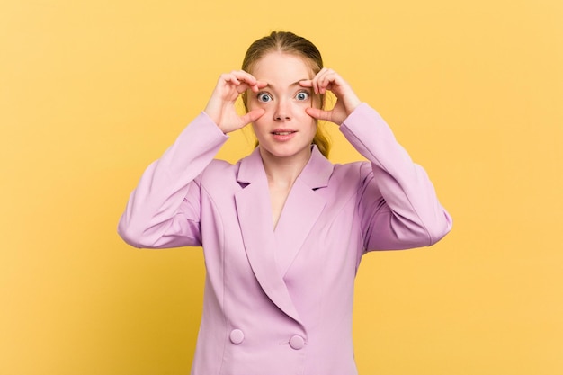 garder les yeux ouverts pour trouver une opportunité de succès