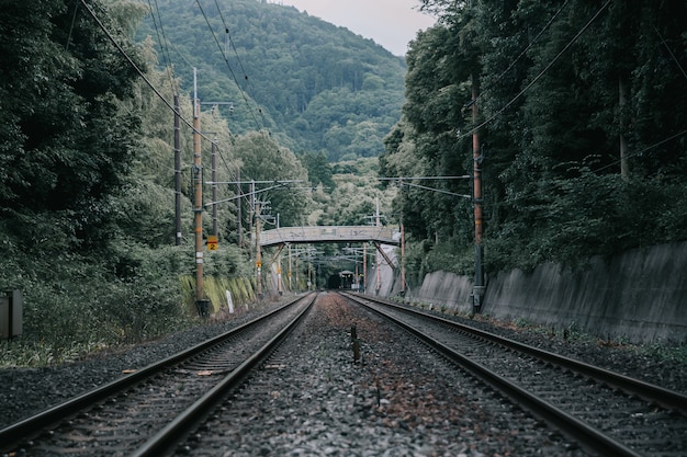 Gare locale japonaise et gare en style vintage de film