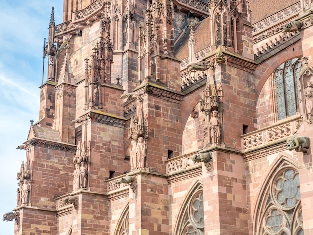 Gargouille et statues de la cathédrale de Fribourg