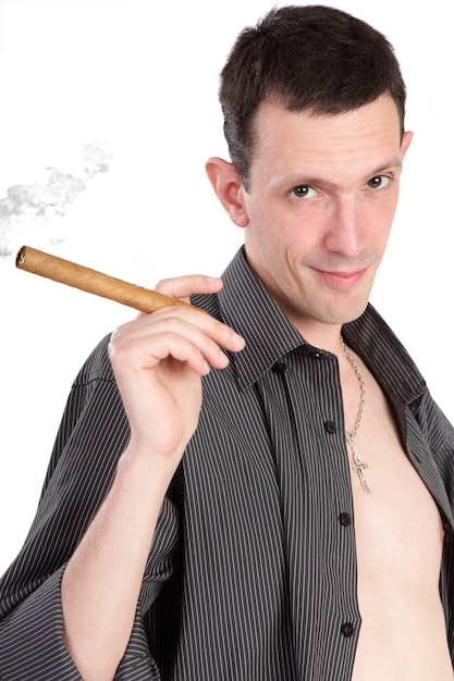 Photo le gars avec un cigare isolé sur fond blanc