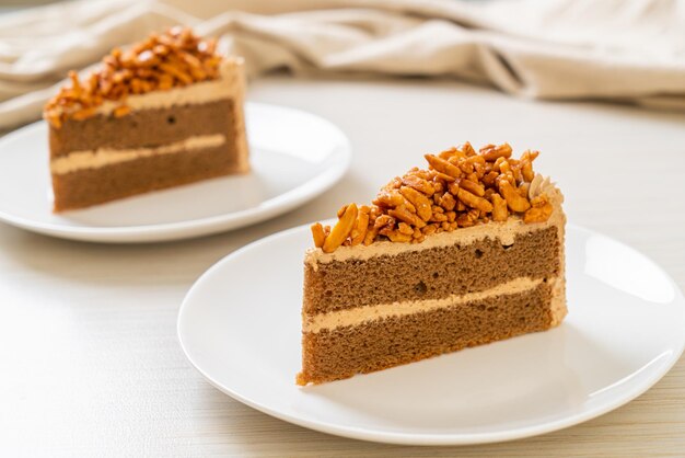 gâteau d'amandes au café sur assiette