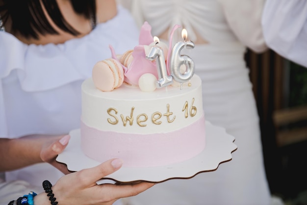 Photo gâteau d'anniversaire pour 16 ans. sweet 16. sweet sixteen party