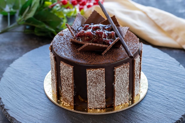 Gâteau d'anniversaire spécial aux cerises et au chocolat