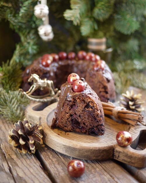 Gâteau au chocolat à la cerise et à la cannelle