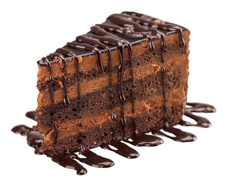 Photo gâteau au chocolat avec crème au chocolat isolated on white