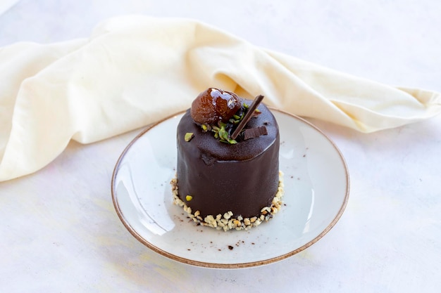 gâteau au chocolat sur fond en bois