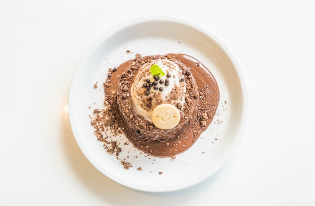 gâteau au chocolat avec glace à la vanille