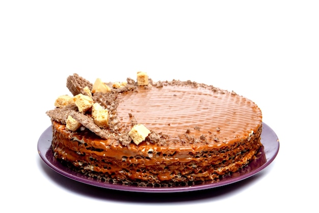 Photo gâteau au chocolat isolé sur un fond blanc