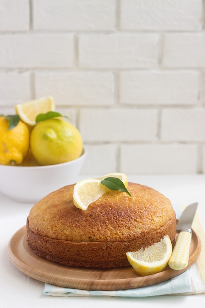 Gâteau au citron lavande et citrons. Style rustique.