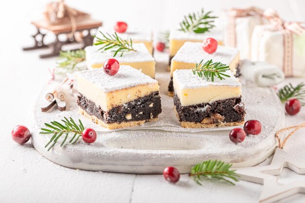 Gâteau au fromage aux graines de pavot sucré pour Noël avec du pavot et du fromage