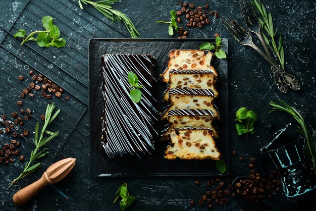 Gâteau au fromage aux raisins secs et au chocolat Pâtisseries sucrées et dessert Vue de dessus