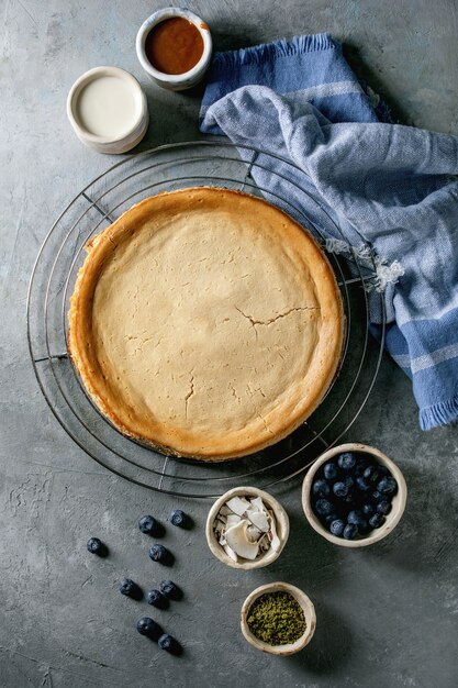 Gâteau au fromage avec garnitures