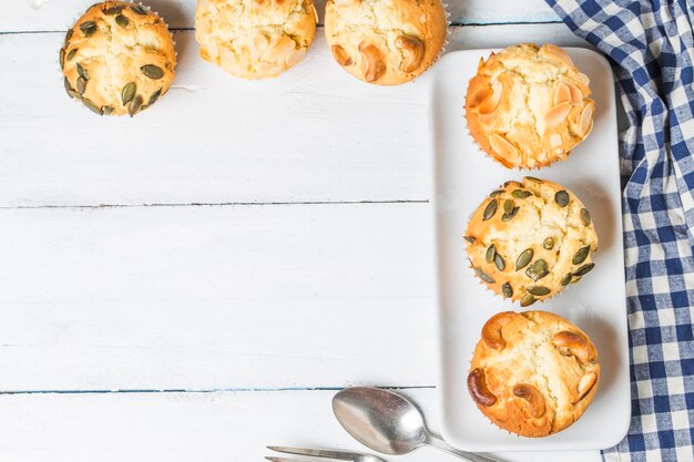 Un gâteau au muffin aux noix