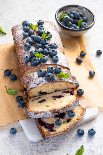 Gâteau au pain aux bleuets frais