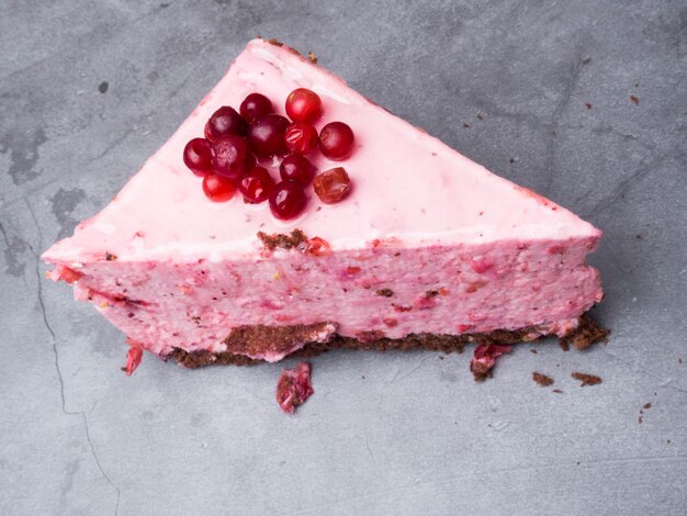 Gâteau au yaourt d'été avec vue de dessus de canneberge