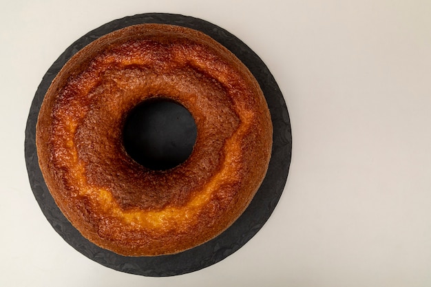 Gâteau au yaourt naturel à la cannelle.