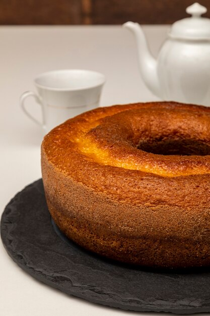 Gâteau au yaourt naturel à la cannelle.