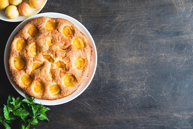 Gâteau aux abricots Délicieux gâteau aux abricots fait maison avec des abricots frais