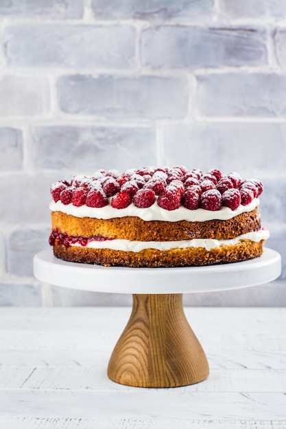 Gâteau aux framboises fait maison