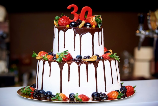 Gâteau aux fruits et au chocolat.