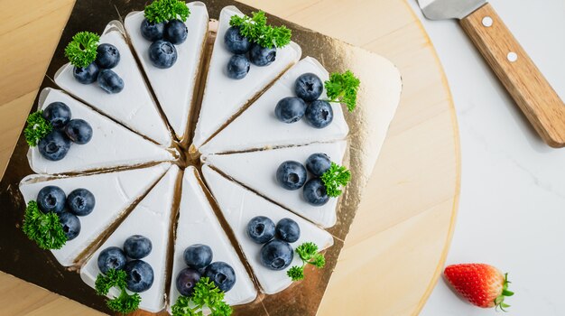 Gâteau Aux Myrtilles Fait Maison Avec Crème Fouettée