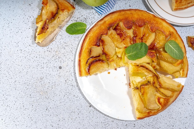 Gâteau aux pommes renversé classique