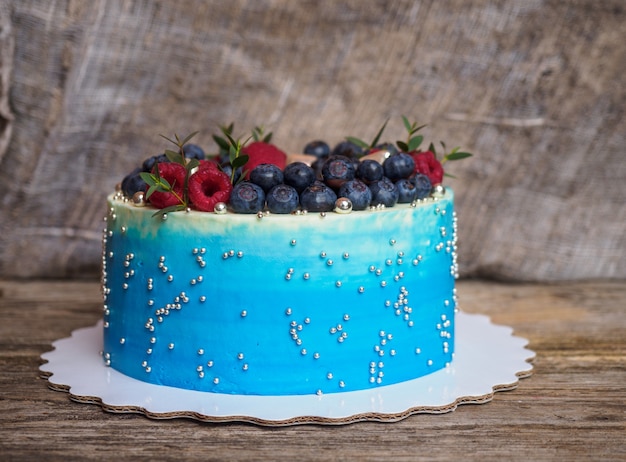 Gâteau bleu maison aux myrtilles