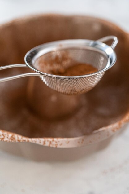 Gâteau Bundt au pain d'épice fourré au caramel