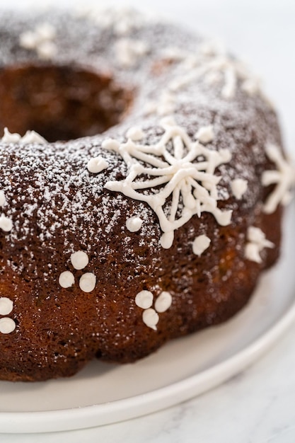 Gâteau Bundt au pain d'épice fourré au caramel