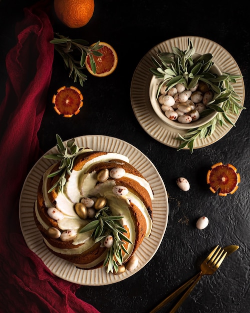 Gâteau Bundt à la sauge, aux canneberges et à l'orange sur fond noir élégant