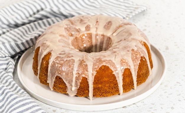 Gâteau bundt à la vanille simple de box cake