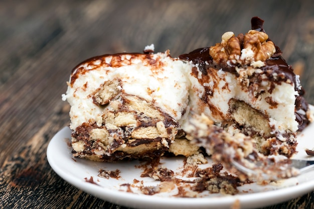 Gâteau à la crème au chocolat avec génoise