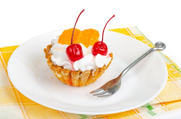 Gâteau à la crème fouettée et aux baies de fruits