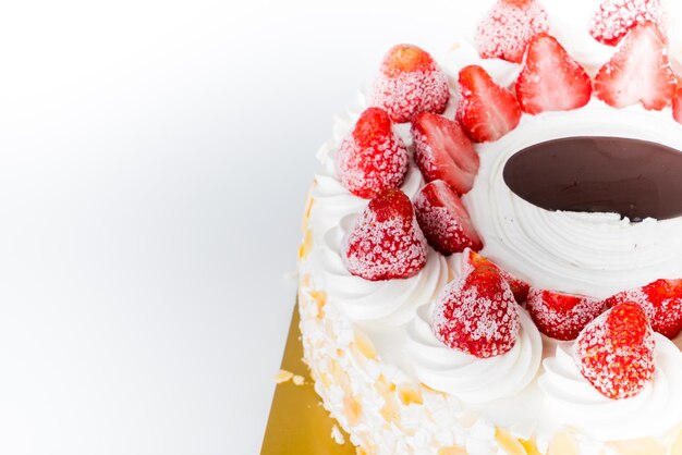 Un gâteau de crème glacée aux fraises