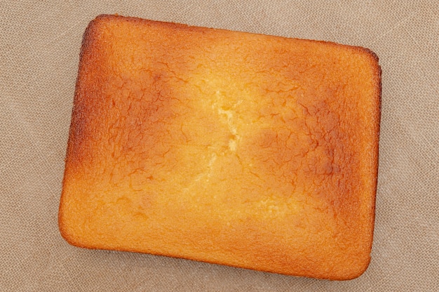 Gâteau éponge fait maison en portugais Pao de Lo Haut de la pâte à gâteau cuite