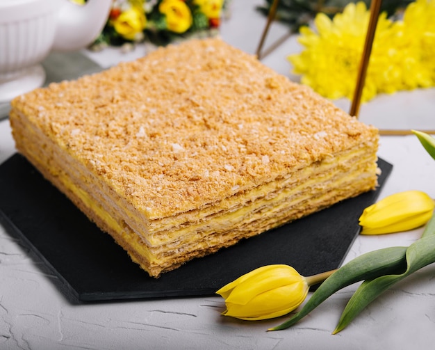 Gâteau étagé à la crème Napoléon millefeuille vanille