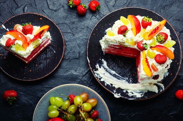 Gâteau d'été à la pastèque et aux baies